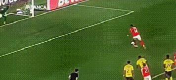 天后欧冠战, 季斯主罚点, 结果差点又 天后欧冠战, 季斯主罚点, 结果差点又